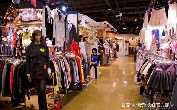 服装店打5折没生意,老板剑走偏锋搞"涨价"日售1000件,厉害